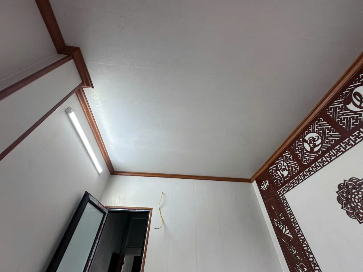 Tấm ốp phòng thờ