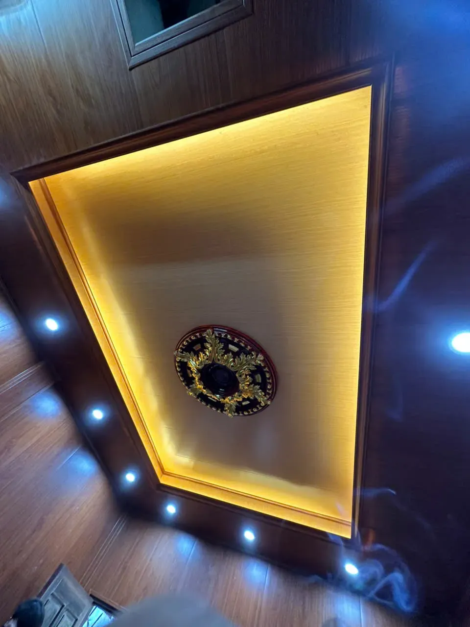 Tấm ốp phòng thờ
